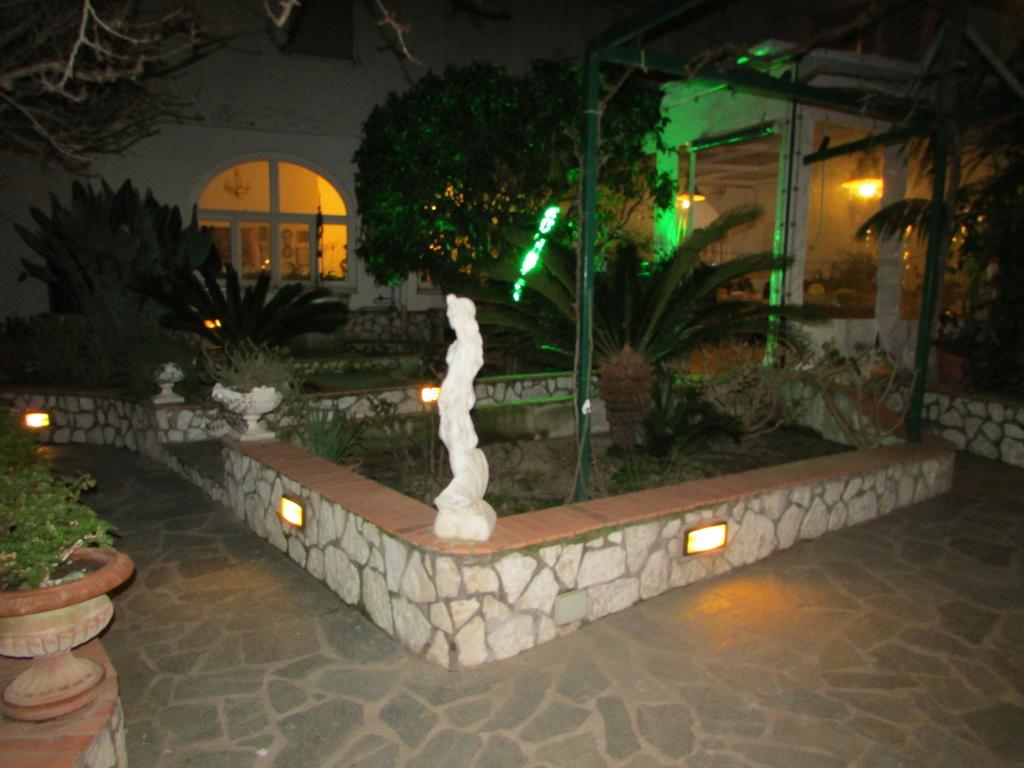 B&B Palazzo A Mare กาปรี ภายนอก รูปภาพ
