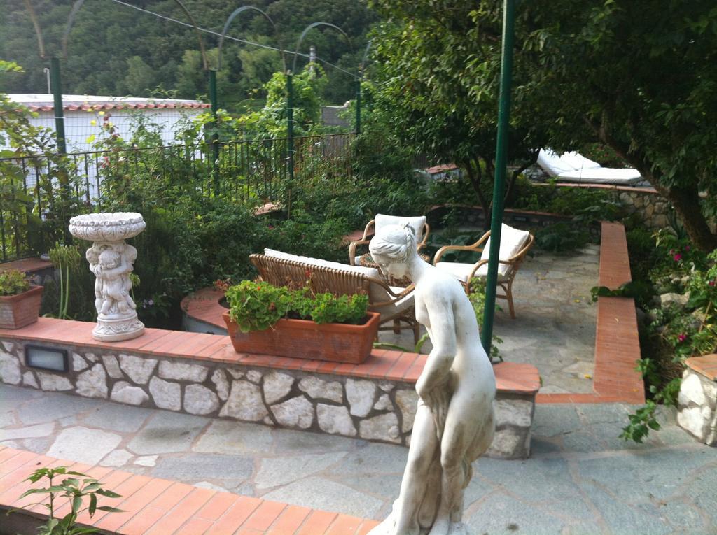 B&B Palazzo A Mare กาปรี ภายนอก รูปภาพ